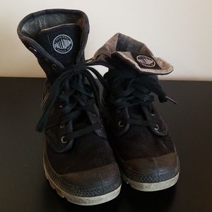 Lace up casual boots